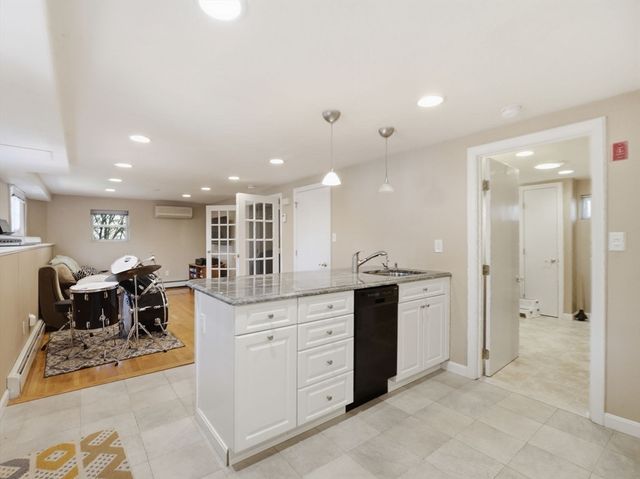 646 Lynn Fells Pkwy, Melrose, MA 02176