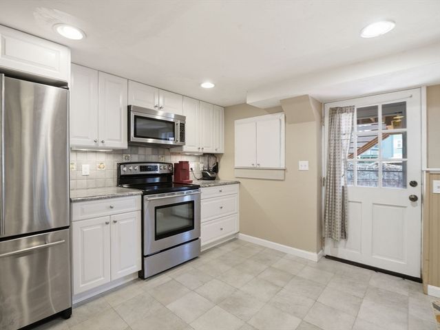 646 Lynn Fells Pkwy, Melrose, MA 02176