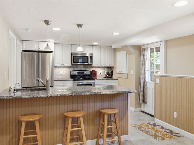 646 Lynn Fells Pkwy, Melrose, MA 02176