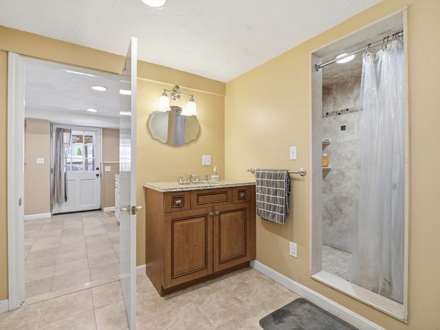 646 Lynn Fells Pkwy, Melrose, MA 02176