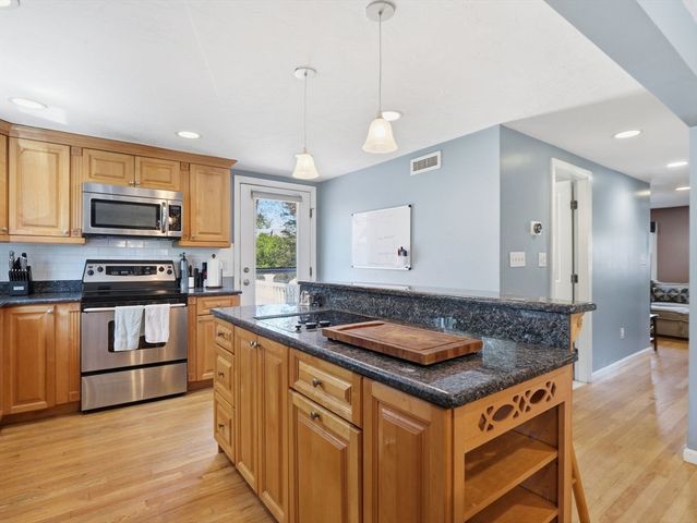 646 Lynn Fells Pkwy, Melrose, MA 02176