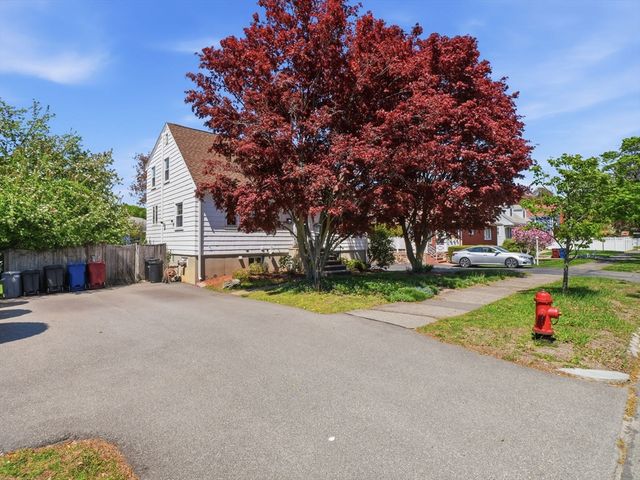 646 Lynn Fells Pkwy, Melrose, MA 02176