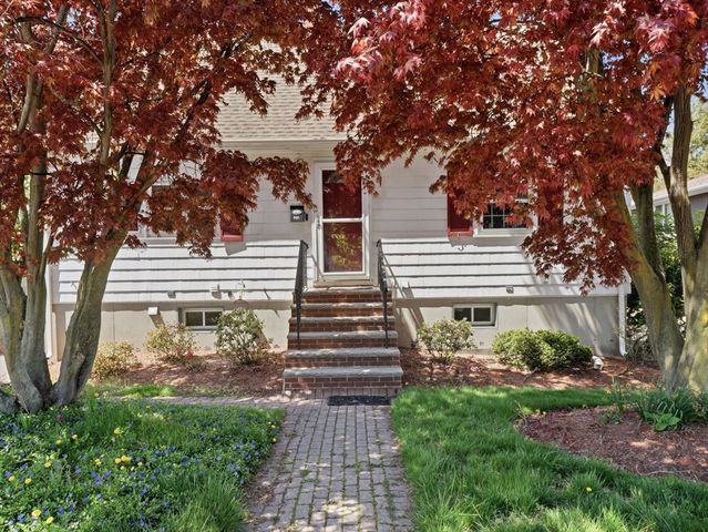 646 Lynn Fells Pkwy, Melrose, MA 02176