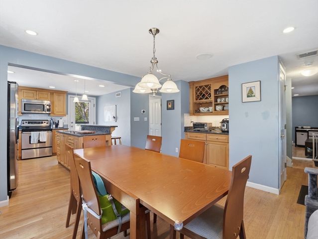 646 Lynn Fells Pkwy, Melrose, MA 02176