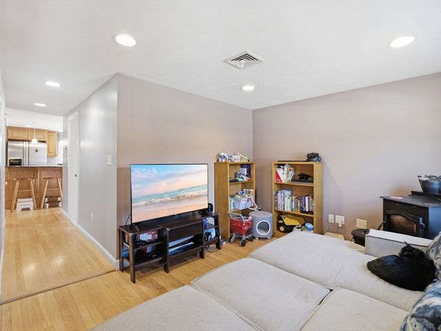 646 Lynn Fells Pkwy, Melrose, MA 02176