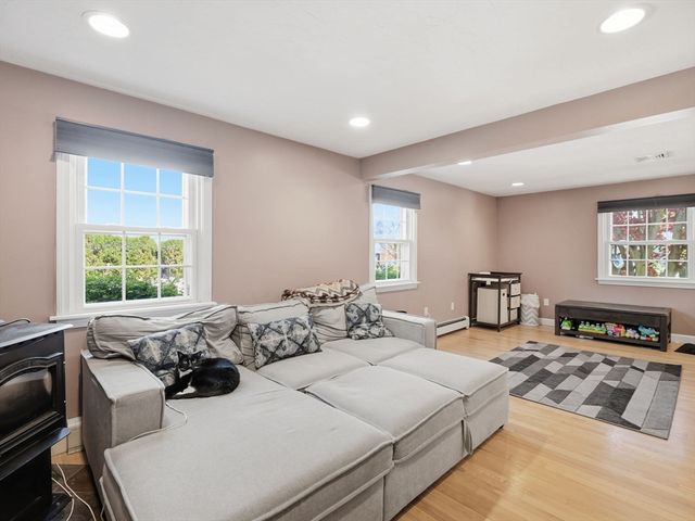 646 Lynn Fells Pkwy, Melrose, MA 02176