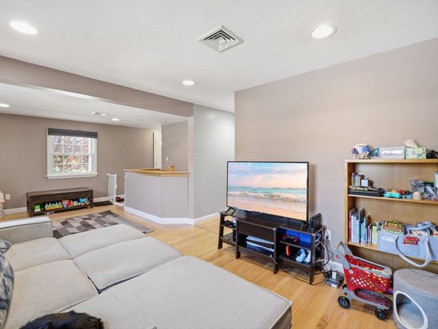 646 Lynn Fells Pkwy, Melrose, MA 02176