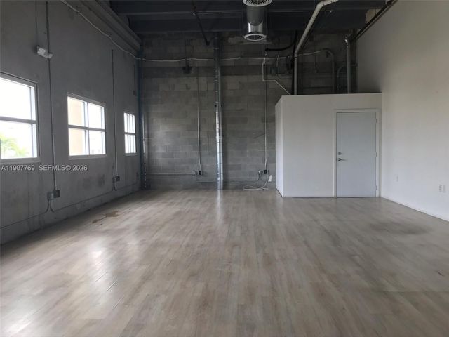 10900 NW 21st 250, Sweetwater, FL 33172