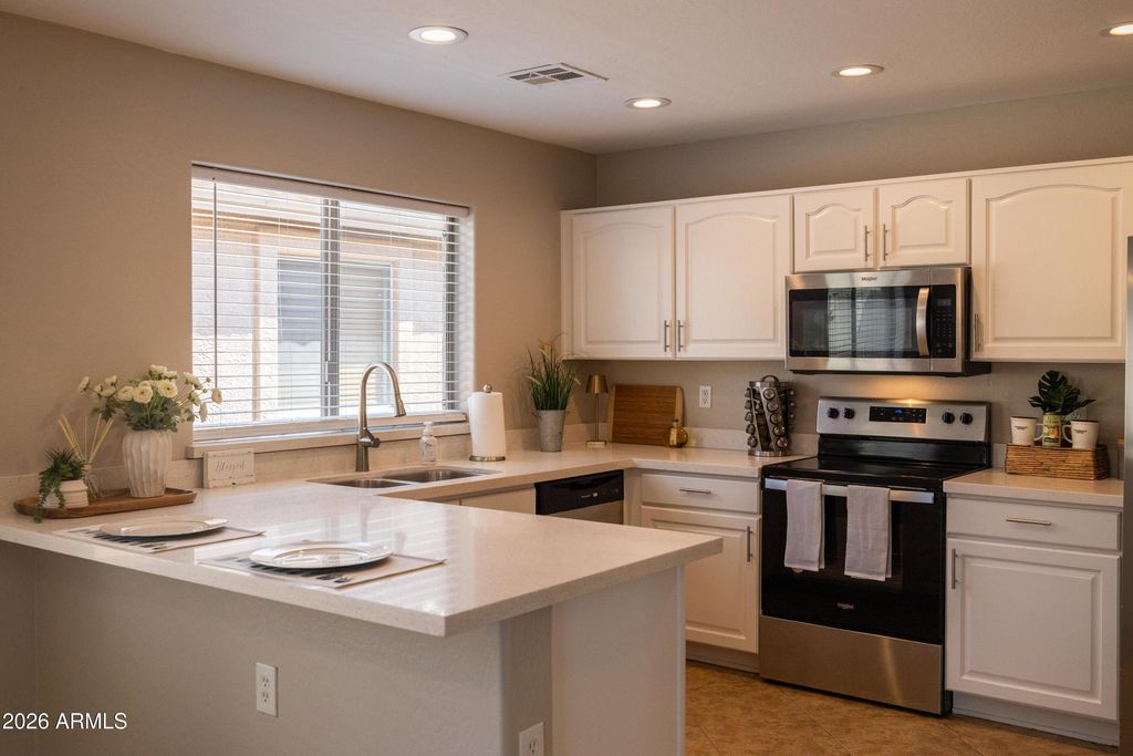 3226 W ALTA VISTA Road, Phoenix, AZ 85041 — photo 4
