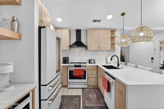 4848 N 36TH Street 207, Phoenix, AZ 85018