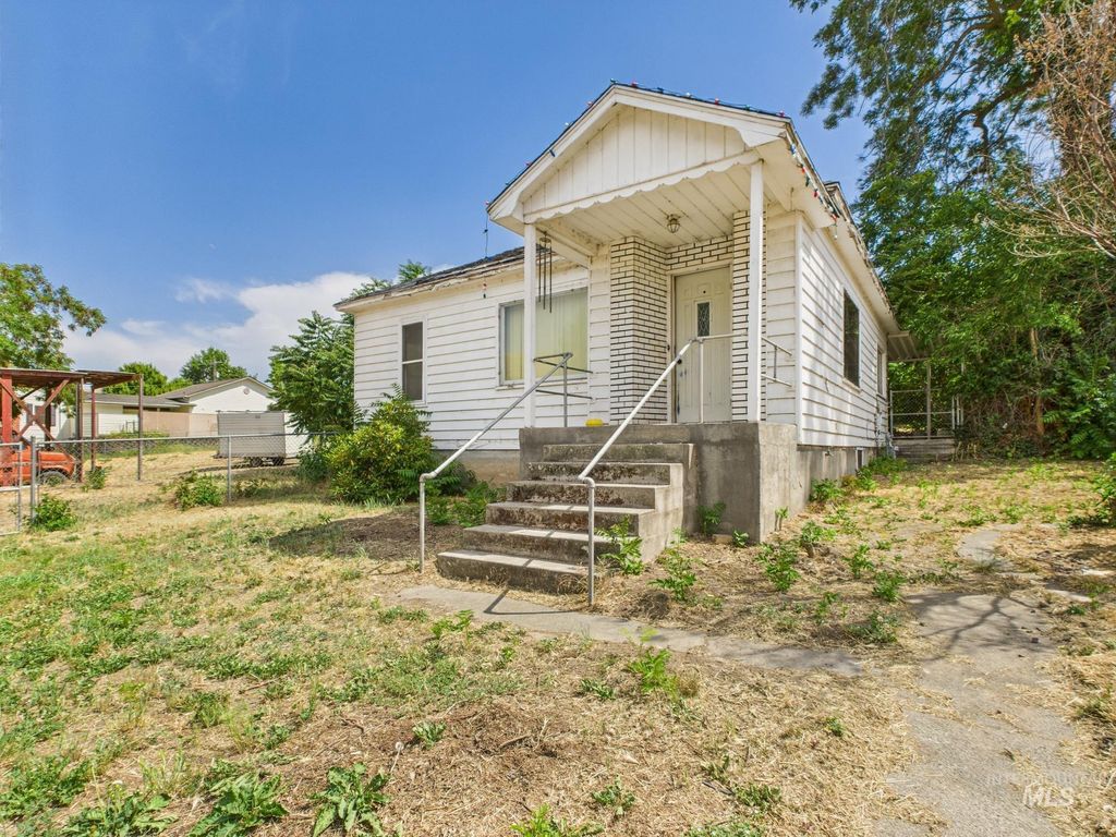 1104 and 1108 2nd St., Asotin, WA 99403