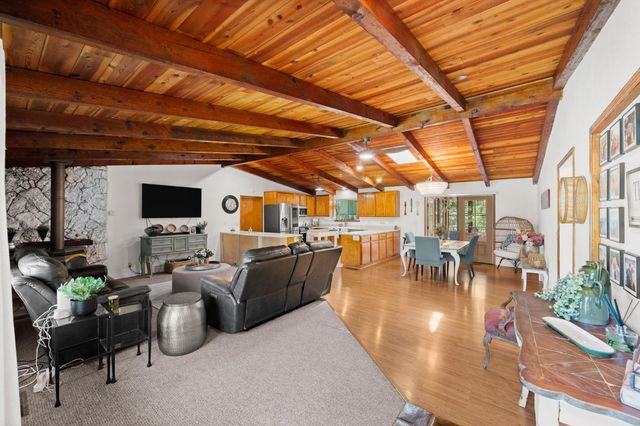 17511 Incense Ct, Penn Valley, CA 95946