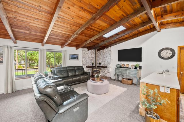 17511 Incense Ct, Penn Valley, CA 95946