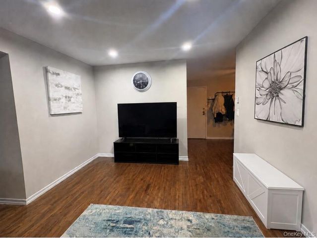 20 Wendell Street 19F, Hempstead, NY 11550