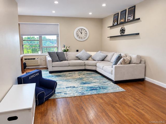 20 Wendell Street 19F, Hempstead, NY 11550
