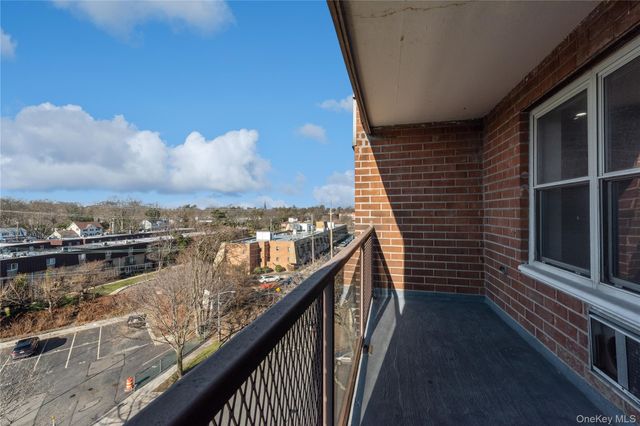 20 Wendell Street 19F, Hempstead, NY 11550