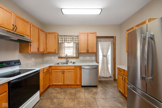 4 W Henley Street, Carthage, IN 46115