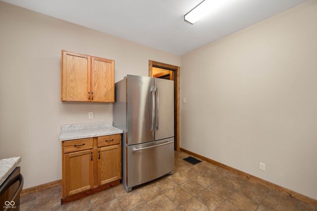 4 W Henley Street, Carthage, IN 46115