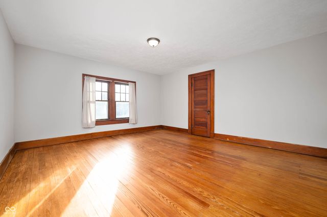 4 W Henley Street, Carthage, IN 46115