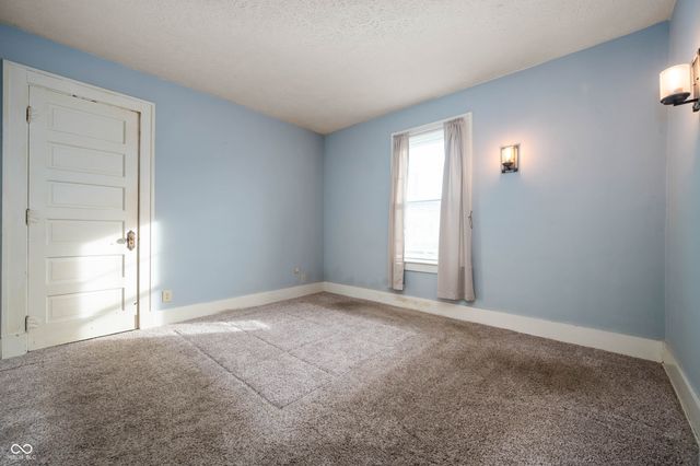 4 W Henley Street, Carthage, IN 46115