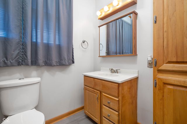 4 W Henley Street, Carthage, IN 46115