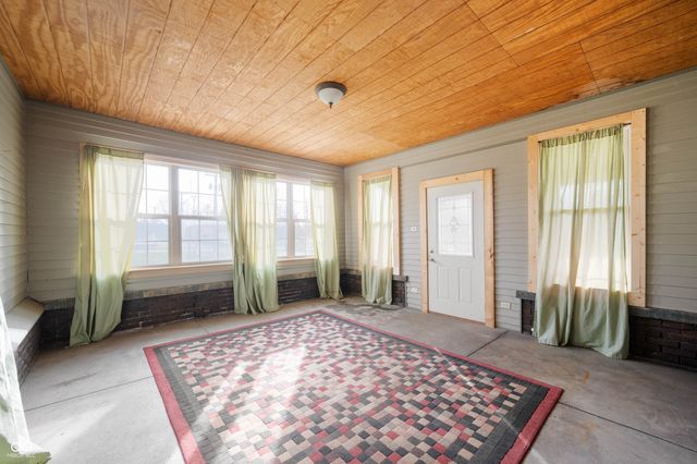 4 W Henley Street, Carthage, IN 46115