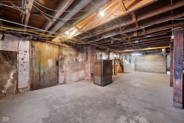 4 W Henley Street, Carthage, IN 46115