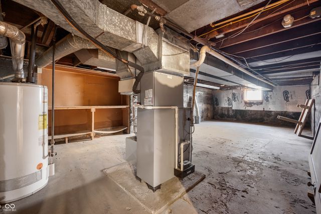 4 W Henley Street, Carthage, IN 46115