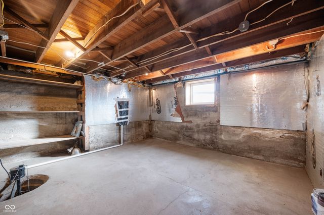 4 W Henley Street, Carthage, IN 46115