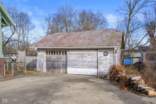 4 W Henley Street, Carthage, IN 46115