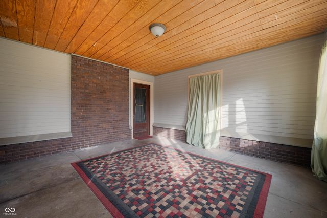 4 W Henley Street, Carthage, IN 46115