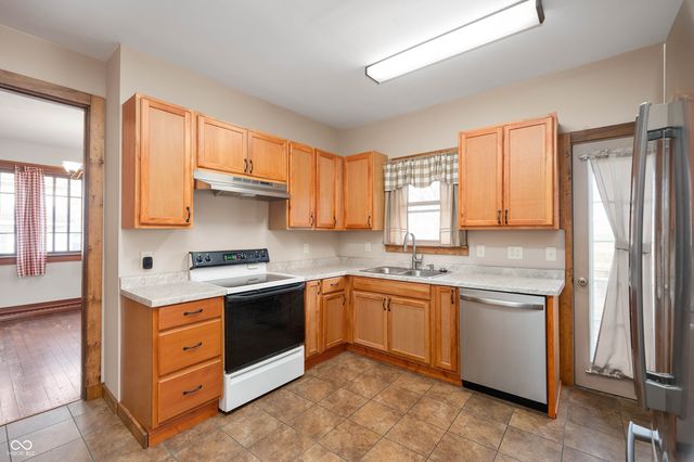 4 W Henley Street, Carthage, IN 46115