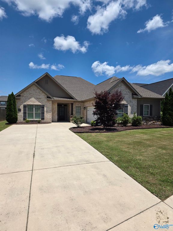 15 Cobbs Cove Way, Huntsville, AL 35803
