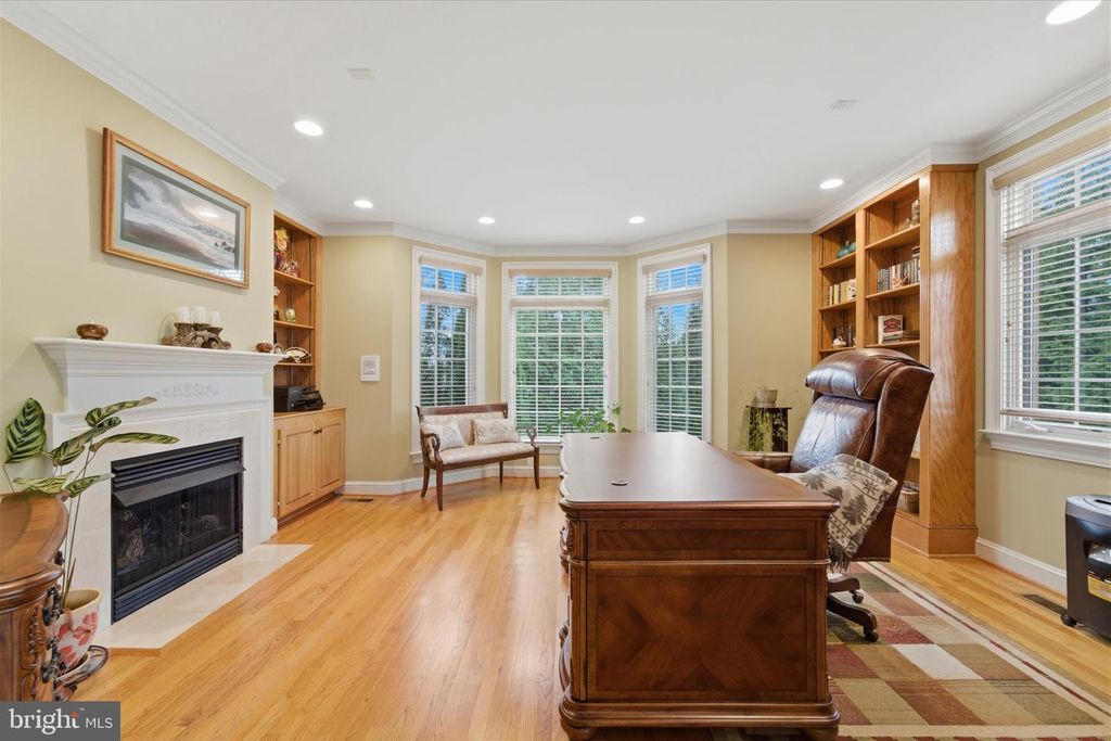 Image 25 of property listing at 8382 PEDIGRUE CT, Gainesville, VA 20155