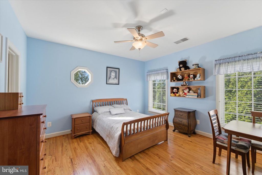 Image 43 of property listing at 8382 PEDIGRUE CT, Gainesville, VA 20155