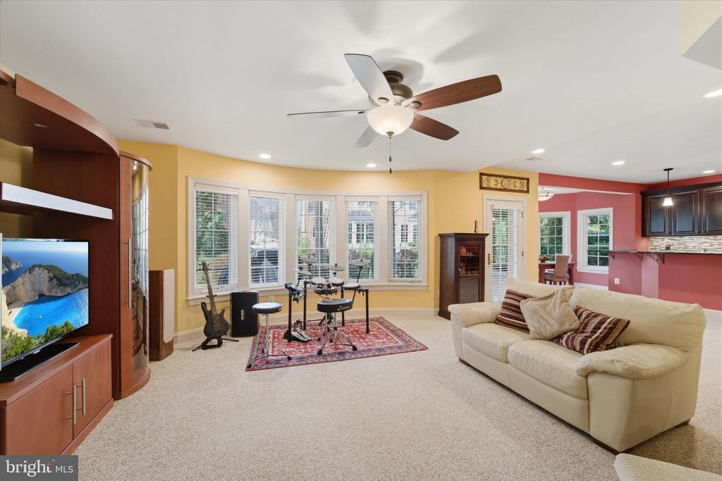 Image 50 of property listing at 8382 PEDIGRUE CT, Gainesville, VA 20155
