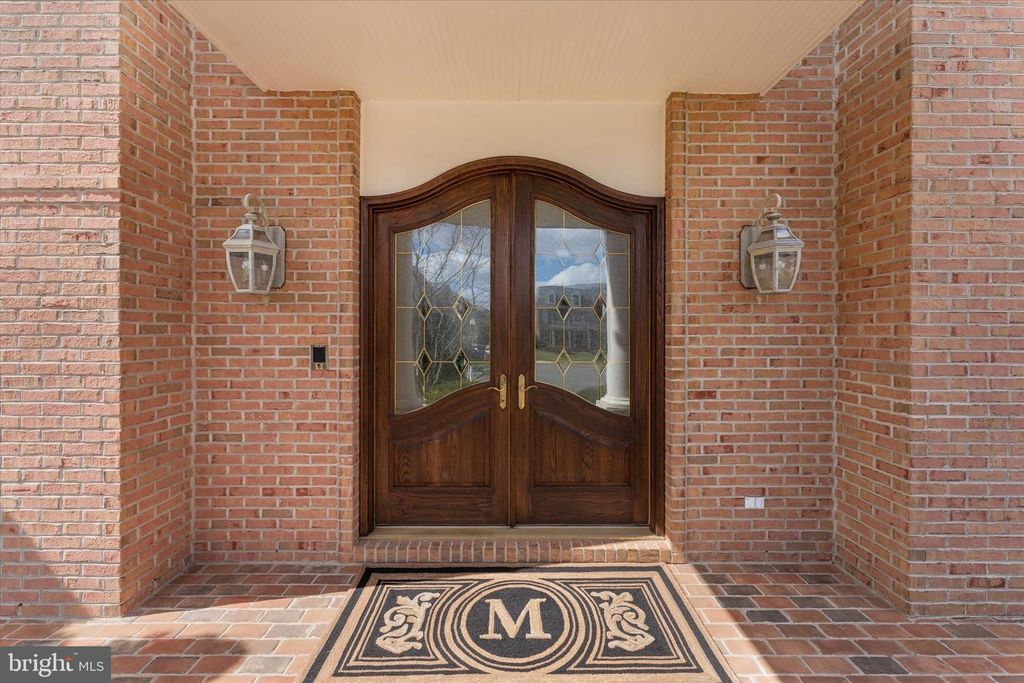 Image 6 of property listing at 8382 PEDIGRUE CT, Gainesville, VA 20155