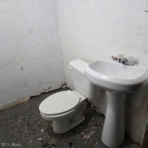 12718 Holborn Avenue, Cleveland, OH 44105