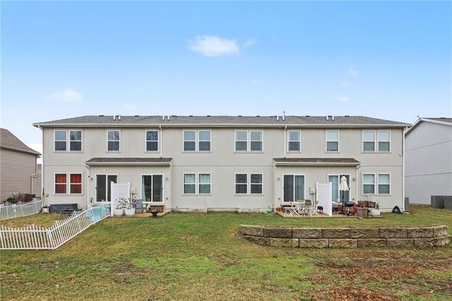 316 N 5th Terrace, Louisburg, KS 66053