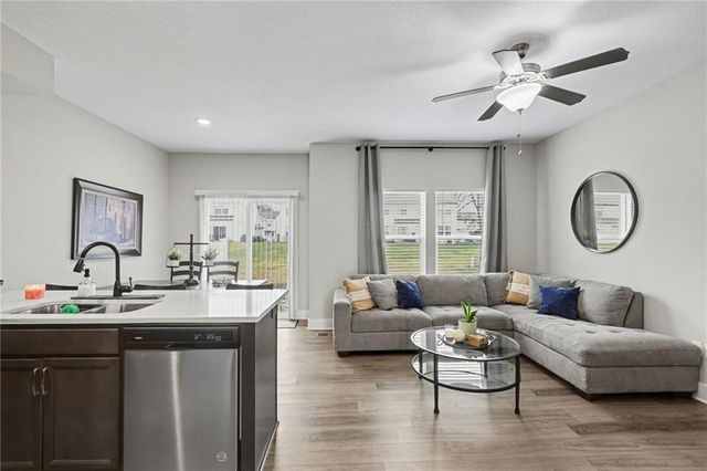 316 N 5th Terrace, Louisburg, KS 66053