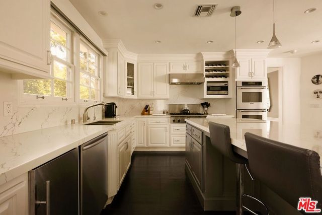 1409 Club View Drive, Los Angeles, CA 90024