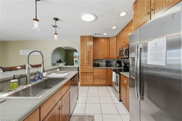 902 El Dorado PKWY E, Cape Coral, FL 33904