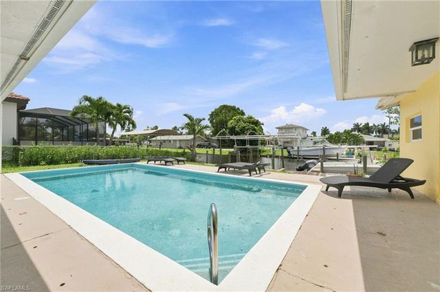 902 El Dorado PKWY E, Cape Coral, FL 33904