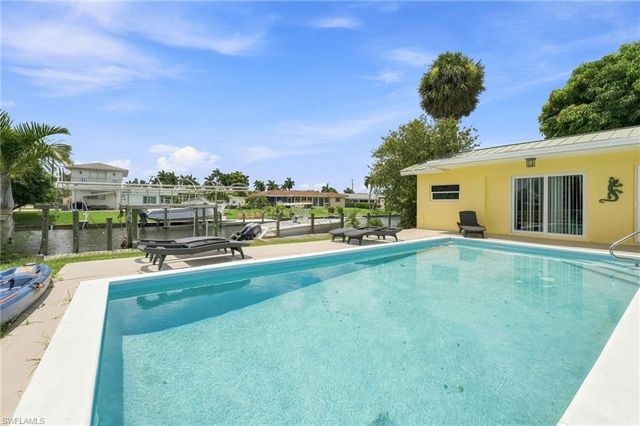 902 El Dorado PKWY E, Cape Coral, FL 33904