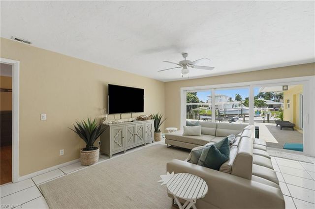 902 El Dorado PKWY E, Cape Coral, FL 33904