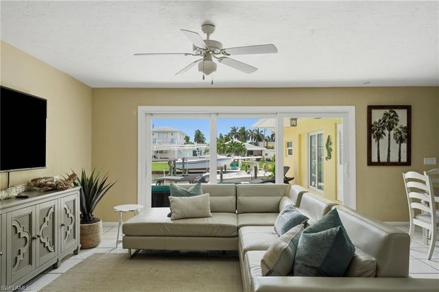 902 El Dorado PKWY E, Cape Coral, FL 33904