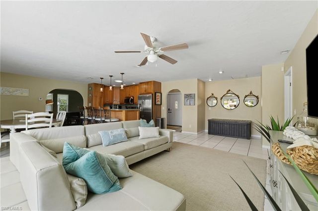 902 El Dorado PKWY E, Cape Coral, FL 33904