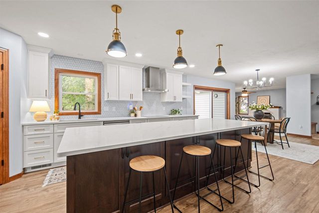 3509 S BARKER LANE, Appleton, WI 54915