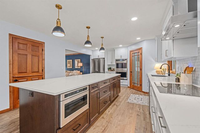 3509 S BARKER LANE, Appleton, WI 54915