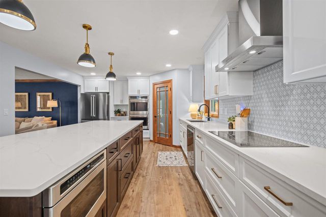 3509 S BARKER LANE, Appleton, WI 54915